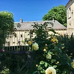 Les Escuries, Dependances Du Chateau Commes