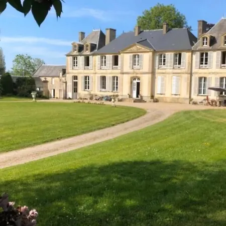 Les Escuries, Dependances Du Chateau Commes