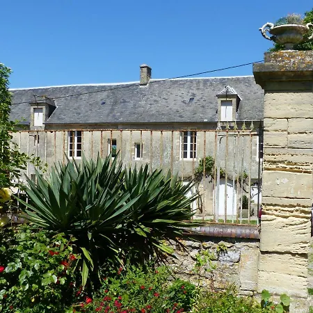 Les Escuries, Dépendances Du Château * Commes