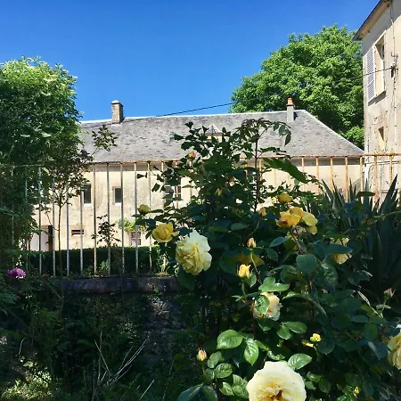 Les Escuries, Dépendances Du Château Commes