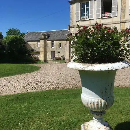 Les Escuries, Dépendances Du Château * Commes