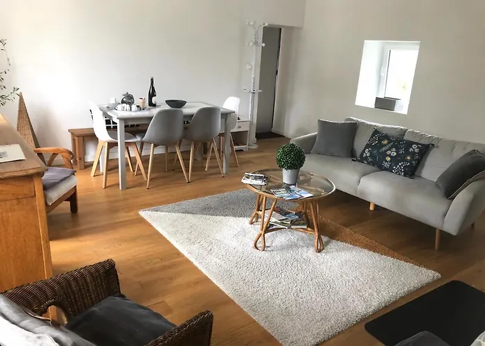 Les Escuries, Dependances Du Chateau