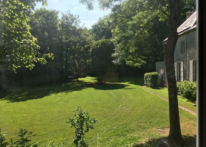 Les Escuries, Dependances Du Chateau * Commes